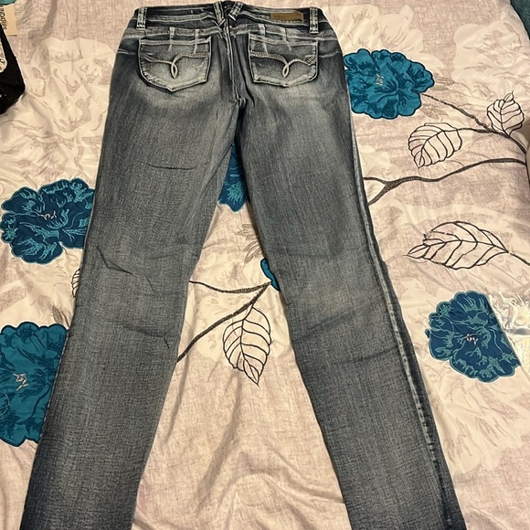YMI Wanna Betta Butt Mid Rise Jeans Size 11 - Picture 8 of 8